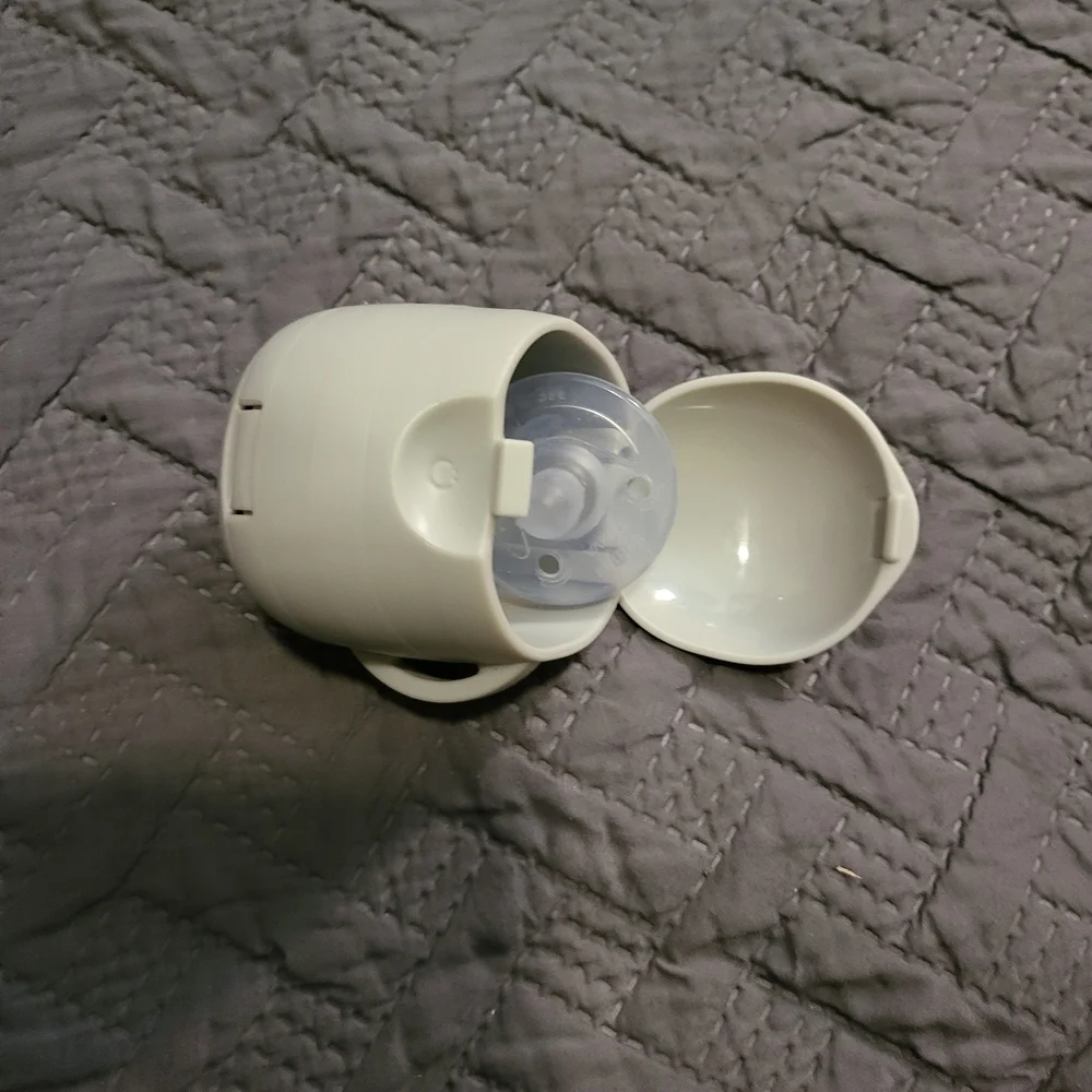 Dual Pacifier Holder - Picture 2 of 3